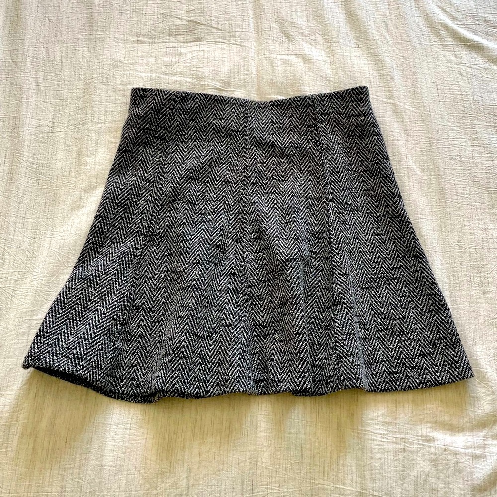 Loft Outlet Herringbone Flippy Skirt Black and White Medium Elastic Waistband